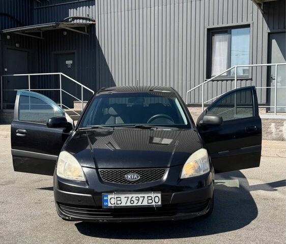 Черный Киа Рио, объемом двигателя 1.4 л и пробегом 235 тыс. км за 3200 $, фото 9 на Automoto.ua