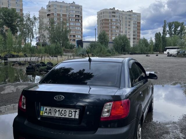 Чорний Кіа Ріо, об'ємом двигуна 1.4 л та пробігом 300 тис. км за 1998 $, фото 5 на Automoto.ua