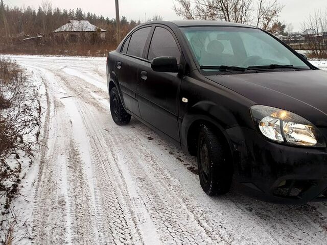 Черный Киа Рио, объемом двигателя 1.4 л и пробегом 760 тыс. км за 2500 $, фото 5 на Automoto.ua