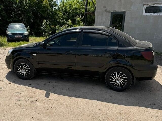 Чорний Кіа Ріо, об'ємом двигуна 1.4 л та пробігом 135 тис. км за 5500 $, фото 4 на Automoto.ua
