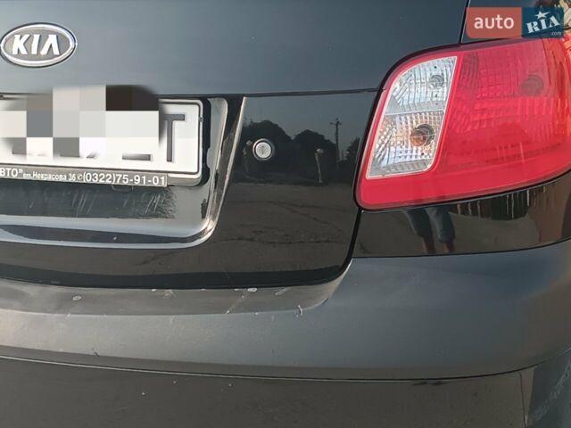 Черный Киа Рио, объемом двигателя 1.4 л и пробегом 196 тыс. км за 4200 $, фото 2 на Automoto.ua