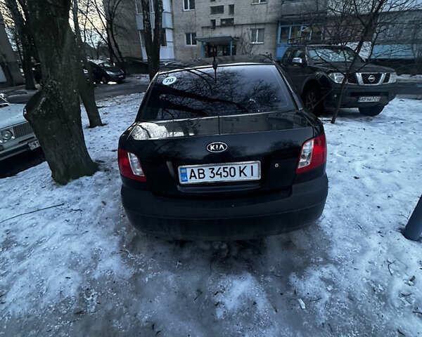 Черный Киа Рио, объемом двигателя 1.49 л и пробегом 146 тыс. км за 4000 $, фото 2 на Automoto.ua