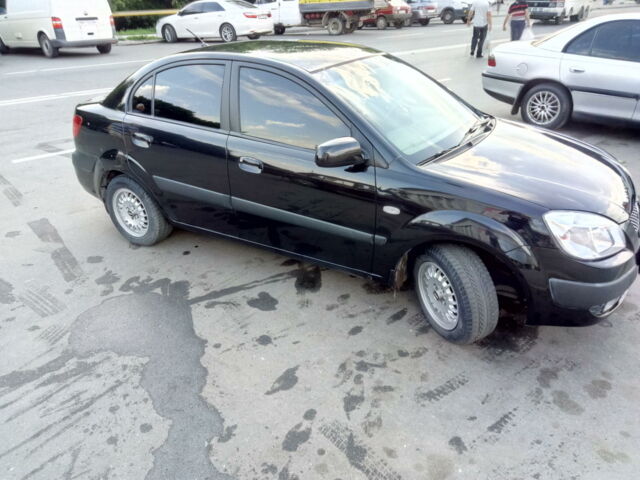 Черный Киа Рио, объемом двигателя 1.5 л и пробегом 140 тыс. км за 4500 $, фото 1 на Automoto.ua