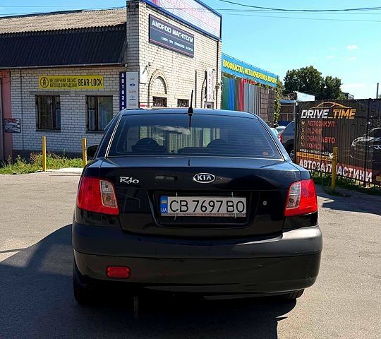 Чорний Кіа Ріо, об'ємом двигуна 1.4 л та пробігом 235 тис. км за 3200 $, фото 3 на Automoto.ua