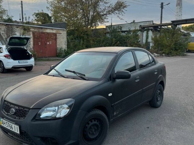 Чорний Кіа Ріо, об'ємом двигуна 1.4 л та пробігом 200 тис. км за 1803 $, фото 1 на Automoto.ua