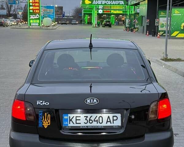 Чорний Кіа Ріо, об'ємом двигуна 1.4 л та пробігом 230 тис. км за 5800 $, фото 6 на Automoto.ua
