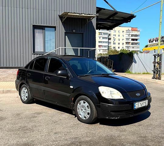 Чорний Кіа Ріо, об'ємом двигуна 1.4 л та пробігом 235 тис. км за 3200 $, фото 1 на Automoto.ua