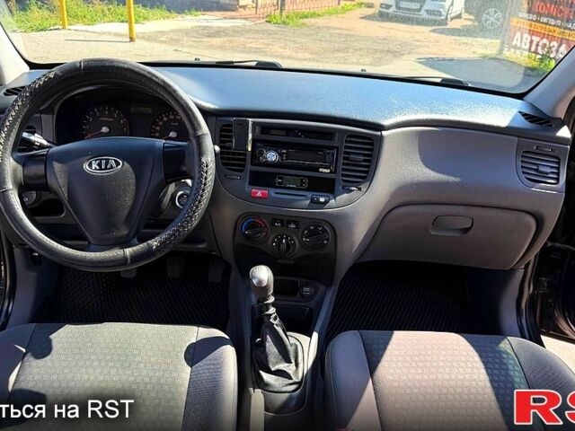 Чорний Кіа Ріо, об'ємом двигуна 1.4 л та пробігом 235 тис. км за 3200 $, фото 13 на Automoto.ua