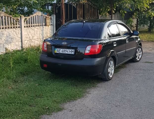 Черный Киа Рио, объемом двигателя 1.4 л и пробегом 104 тыс. км за 7000 $, фото 4 на Automoto.ua