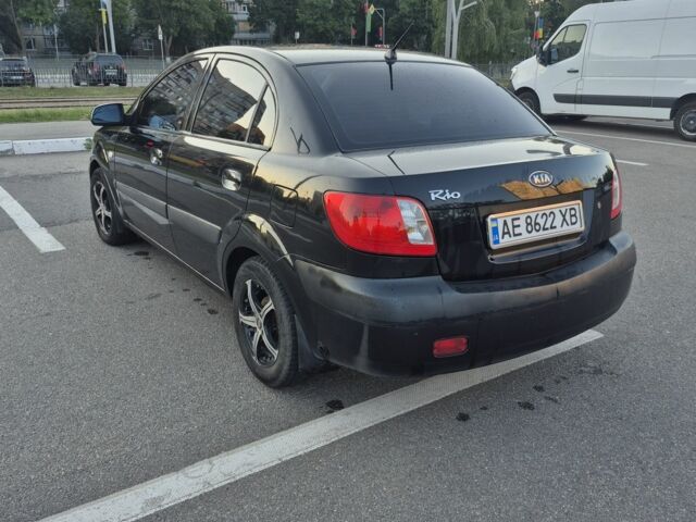 Чорний Кіа Ріо, об'ємом двигуна 1.4 л та пробігом 350 тис. км за 3350 $, фото 5 на Automoto.ua