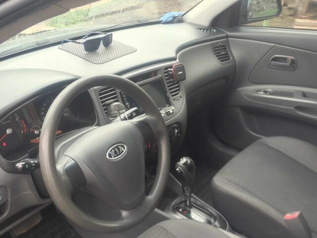 Черный Киа Рио, объемом двигателя 1.4 л и пробегом 229 тыс. км за 4200 $, фото 6 на Automoto.ua