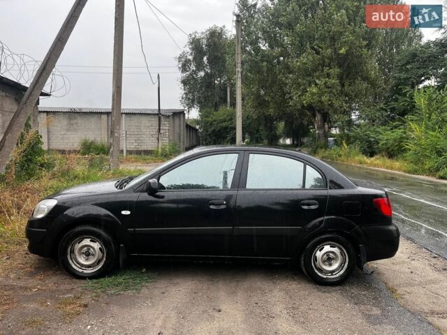 Чорний Кіа Ріо, об'ємом двигуна 1.4 л та пробігом 245 тис. км за 3900 $, фото 1 на Automoto.ua