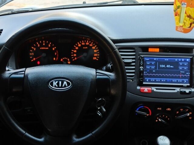 Чорний Кіа Ріо, об'ємом двигуна 0 л та пробігом 260 тис. км за 4850 $, фото 3 на Automoto.ua