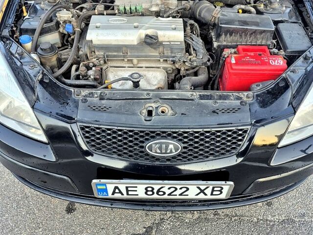 Черный Киа Рио, объемом двигателя 1.4 л и пробегом 350 тыс. км за 3550 $, фото 10 на Automoto.ua