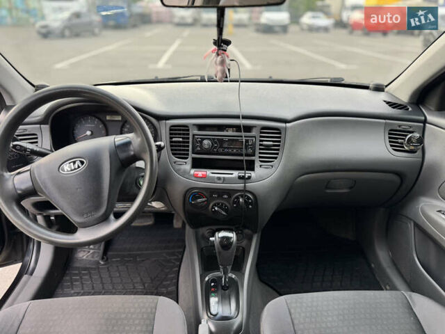 Черный Киа Рио, объемом двигателя 1.4 л и пробегом 225 тыс. км за 5000 $, фото 20 на Automoto.ua