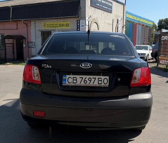 Черный Киа Рио, объемом двигателя 1.4 л и пробегом 235 тыс. км за 3200 $, фото 7 на Automoto.ua