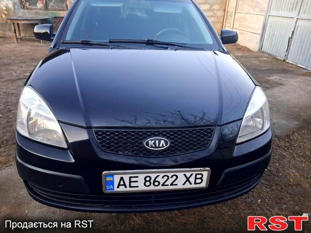 Чорний Кіа Ріо, об'ємом двигуна 1.4 л та пробігом 320 тис. км за 4400 $, фото 6 на Automoto.ua