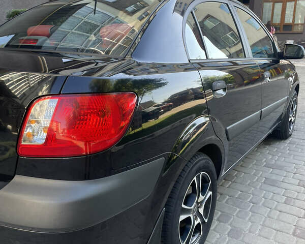 Черный Киа Рио, объемом двигателя 1.4 л и пробегом 70 тыс. км за 5000 $, фото 5 на Automoto.ua
