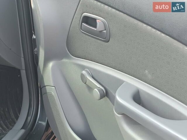 Черный Киа Рио, объемом двигателя 1.4 л и пробегом 196 тыс. км за 4200 $, фото 6 на Automoto.ua
