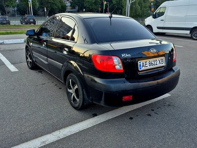 Черный Киа Рио, объемом двигателя 1.4 л и пробегом 350 тыс. км за 3550 $, фото 5 на Automoto.ua