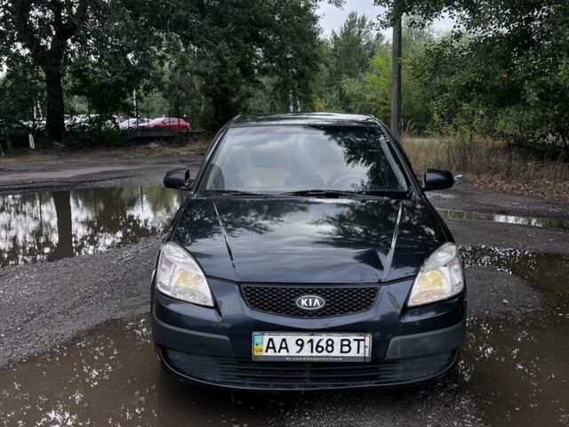 Чорний Кіа Ріо, об'ємом двигуна 1.4 л та пробігом 300 тис. км за 1998 $, фото 2 на Automoto.ua