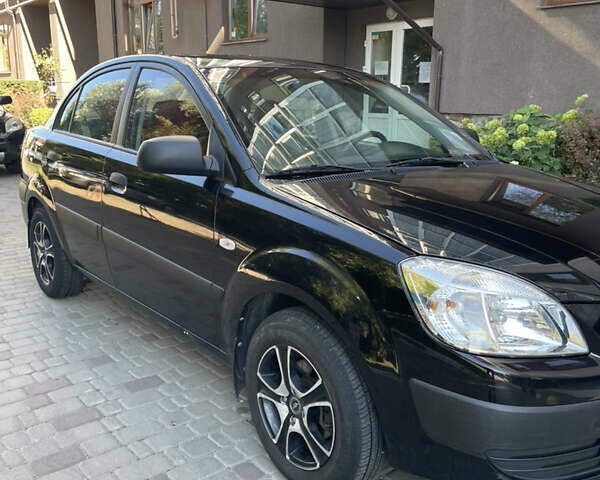 Черный Киа Рио, объемом двигателя 1.4 л и пробегом 70 тыс. км за 5000 $, фото 2 на Automoto.ua