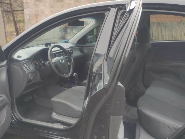 Черный Киа Рио, объемом двигателя 1.4 л и пробегом 229 тыс. км за 4200 $, фото 5 на Automoto.ua