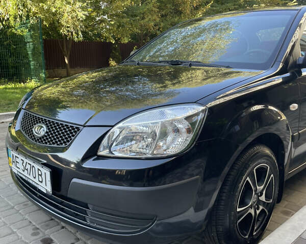 Черный Киа Рио, объемом двигателя 1.4 л и пробегом 70 тыс. км за 5000 $, фото 3 на Automoto.ua