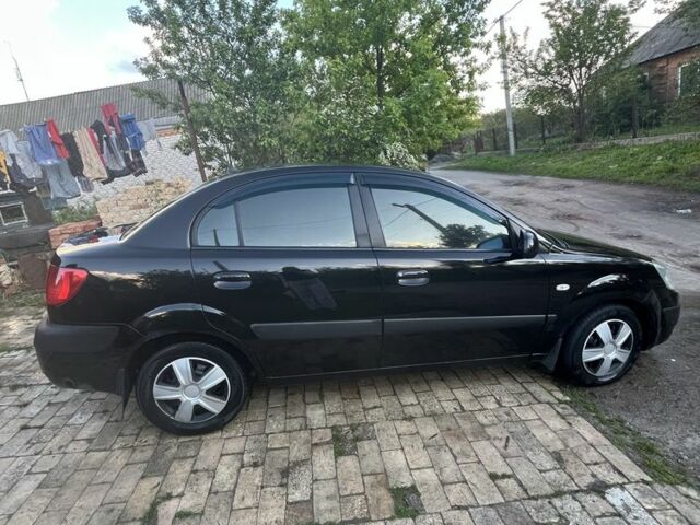 Черный Киа Рио, объемом двигателя 1.4 л и пробегом 249 тыс. км за 3500 $, фото 1 на Automoto.ua