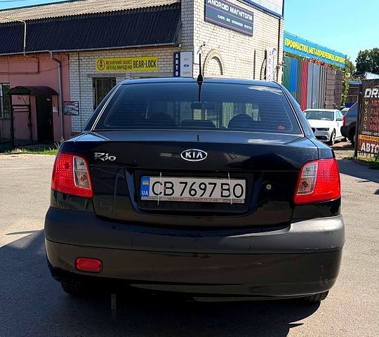 Чорний Кіа Ріо, об'ємом двигуна 1.4 л та пробігом 235 тис. км за 3200 $, фото 5 на Automoto.ua