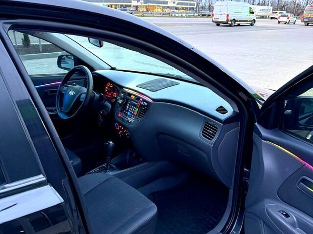 Чорний Кіа Ріо, об'ємом двигуна 1.4 л та пробігом 230 тис. км за 5800 $, фото 10 на Automoto.ua