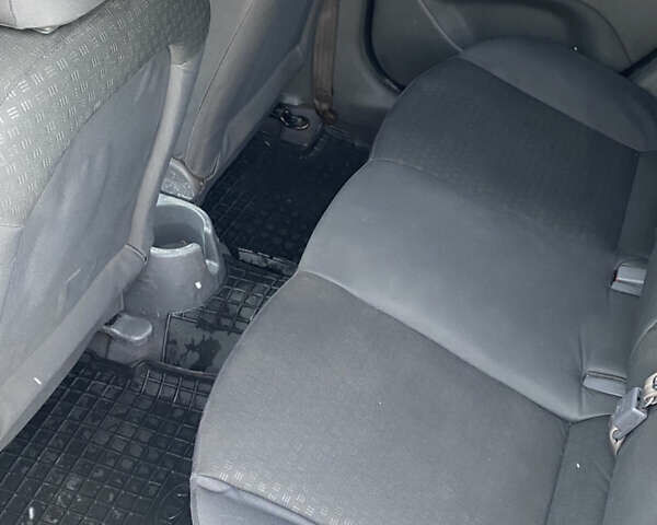 Черный Киа Рио, объемом двигателя 1.4 л и пробегом 358 тыс. км за 3750 $, фото 8 на Automoto.ua