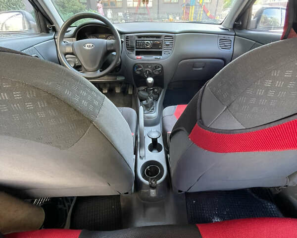 Черный Киа Рио, объемом двигателя 1.4 л и пробегом 70 тыс. км за 5000 $, фото 11 на Automoto.ua
