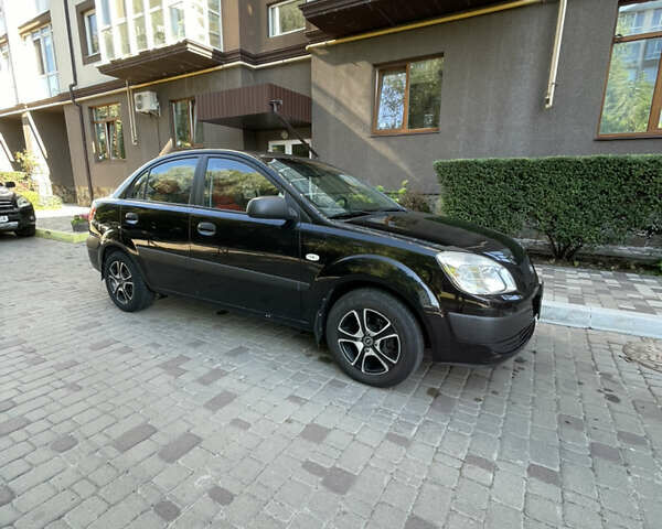 Черный Киа Рио, объемом двигателя 1.4 л и пробегом 70 тыс. км за 5000 $, фото 1 на Automoto.ua