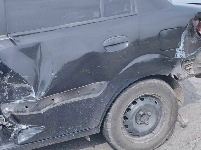 Чорний Кіа Ріо, об'ємом двигуна 1.4 л та пробігом 100 тис. км за 1200 $, фото 2 на Automoto.ua