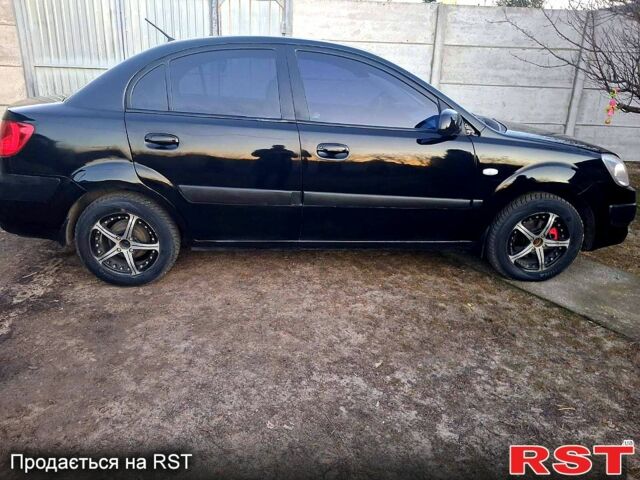 Чорний Кіа Ріо, об'ємом двигуна 1.4 л та пробігом 320 тис. км за 4400 $, фото 3 на Automoto.ua