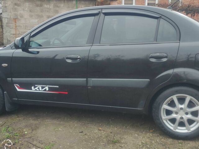 Черный Киа Рио, объемом двигателя 1.4 л и пробегом 229 тыс. км за 4200 $, фото 1 на Automoto.ua