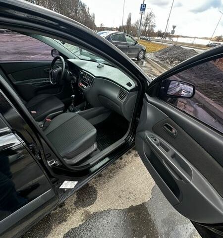 Черный Киа Рио, объемом двигателя 1.49 л и пробегом 152 тыс. км за 3500 $, фото 29 на Automoto.ua