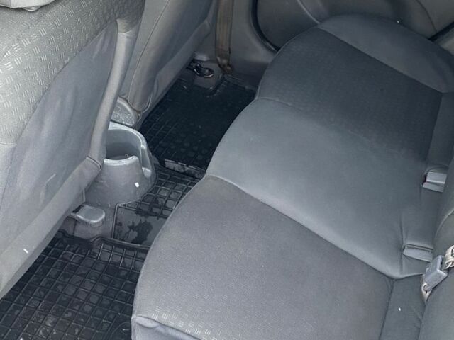 Чорний Кіа Ріо, об'ємом двигуна 1.4 л та пробігом 358 тис. км за 3750 $, фото 8 на Automoto.ua