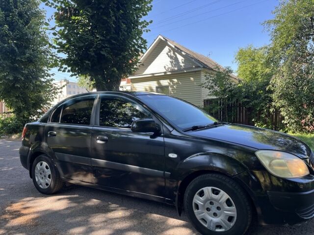 Черный Киа Рио, объемом двигателя 1.4 л и пробегом 235 тыс. км за 3200 $, фото 4 на Automoto.ua