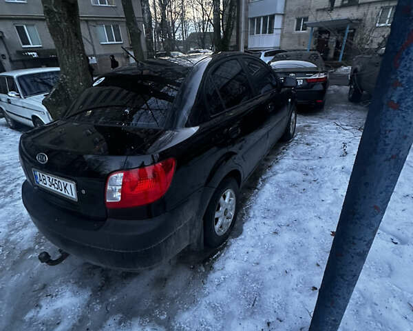 Черный Киа Рио, объемом двигателя 1.49 л и пробегом 146 тыс. км за 4000 $, фото 3 на Automoto.ua