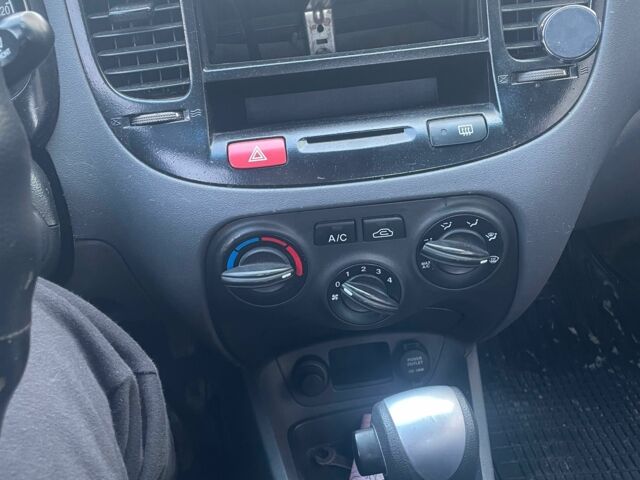 Чорний Кіа Ріо, об'ємом двигуна 0 л та пробігом 205 тис. км за 1400 $, фото 2 на Automoto.ua