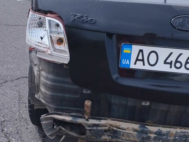 Чорний Кіа Ріо, об'ємом двигуна 1.4 л та пробігом 100 тис. км за 1200 $, фото 1 на Automoto.ua