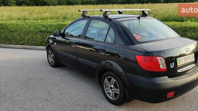 Черный Киа Рио, объемом двигателя 1.4 л и пробегом 328 тыс. км за 3450 $, фото 2 на Automoto.ua
