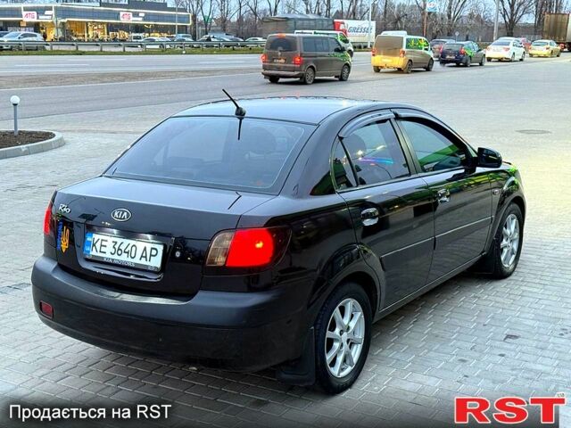 Чорний Кіа Ріо, об'ємом двигуна 1.4 л та пробігом 230 тис. км за 5800 $, фото 4 на Automoto.ua