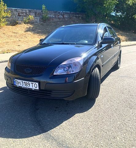 Черный Киа Рио, объемом двигателя 1.5 л и пробегом 200 тыс. км за 2900 $, фото 2 на Automoto.ua