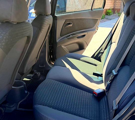 Чорний Кіа Ріо, об'ємом двигуна 1.4 л та пробігом 235 тис. км за 3200 $, фото 12 на Automoto.ua