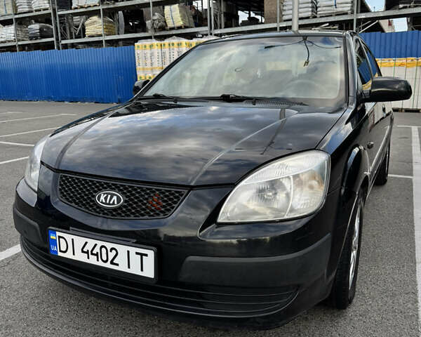 Черный Киа Рио, объемом двигателя 1.4 л и пробегом 225 тыс. км за 5000 $, фото 2 на Automoto.ua