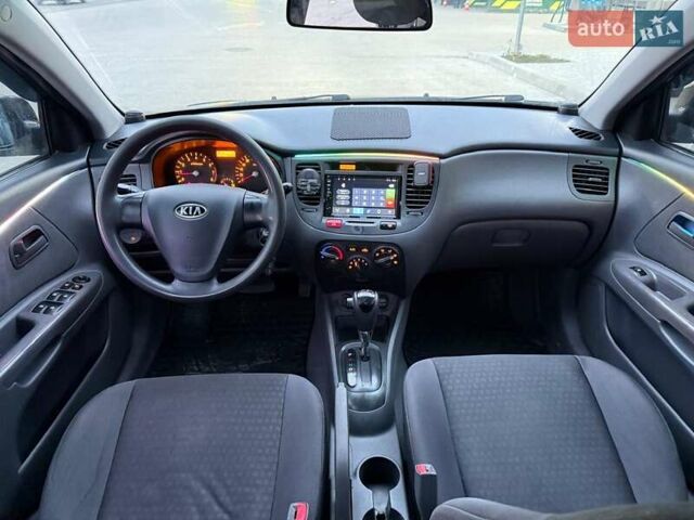 Чорний Кіа Ріо, об'ємом двигуна 1.4 л та пробігом 230 тис. км за 5800 $, фото 9 на Automoto.ua
