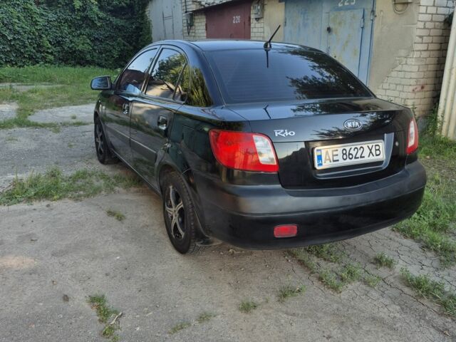 Черный Киа Рио, объемом двигателя 1.4 л и пробегом 270 тыс. км за 3868 $, фото 5 на Automoto.ua